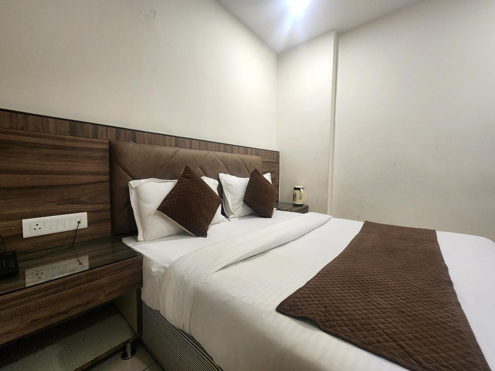 OYO 23603 Hotel Merry Gold New Delhi Eksteriør billede